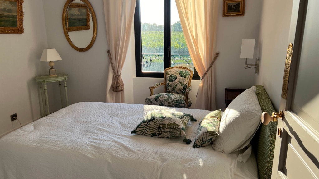 chambre-pierre-domaine-de-courbon