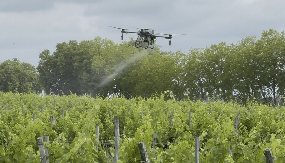 Le drone T25 en action sur le domaine de Courbon